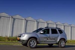 De Dacia Duster - gefotografeerd door Hein Arns in het kassengebied