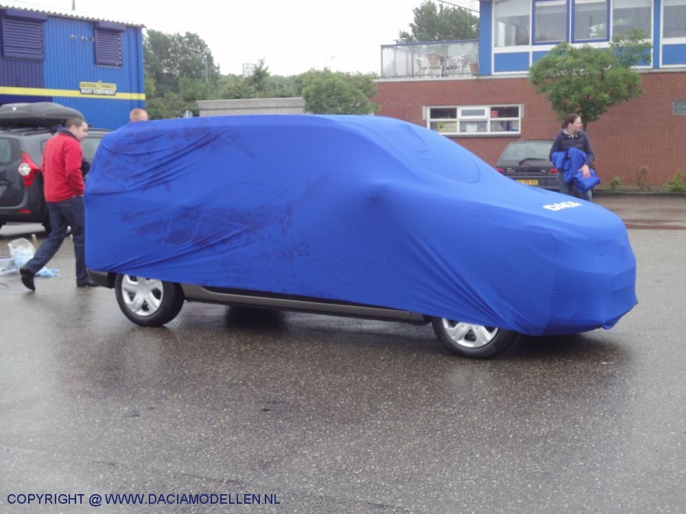 Voorbereidingen voor de Dacia Fandag 2012