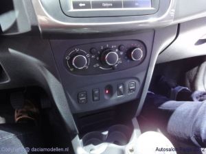 Dacia Logan Sedan Autosalon Parijs
