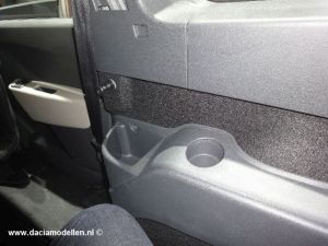 Opbergvakken rechtsachter in Dacia Lodgy