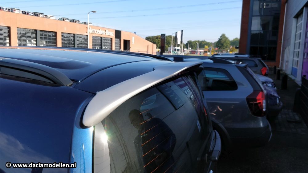 Een spoiler achterop mijn Dacia Lodgy Stepway